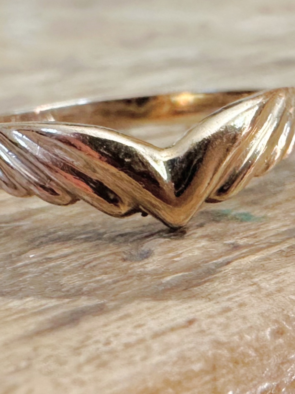 10k solid Gold Chevron Wave Women's Ring